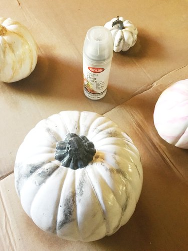 How to Give Your Pumpkins a Totally Chic Marble Effect