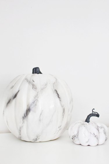 How to Give Your Pumpkins a Totally Chic Marble Effect