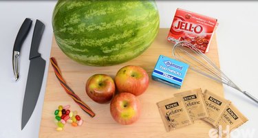 Things you\'ll need: Watermelon, apples, gelatin and candy.