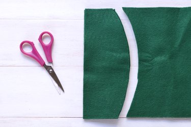 Create a curved cut from bottom to top